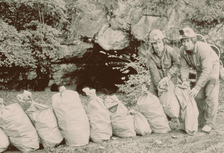 photo d'une campagne de d&eacute;pollution dans une cavit&eacute; du namurois